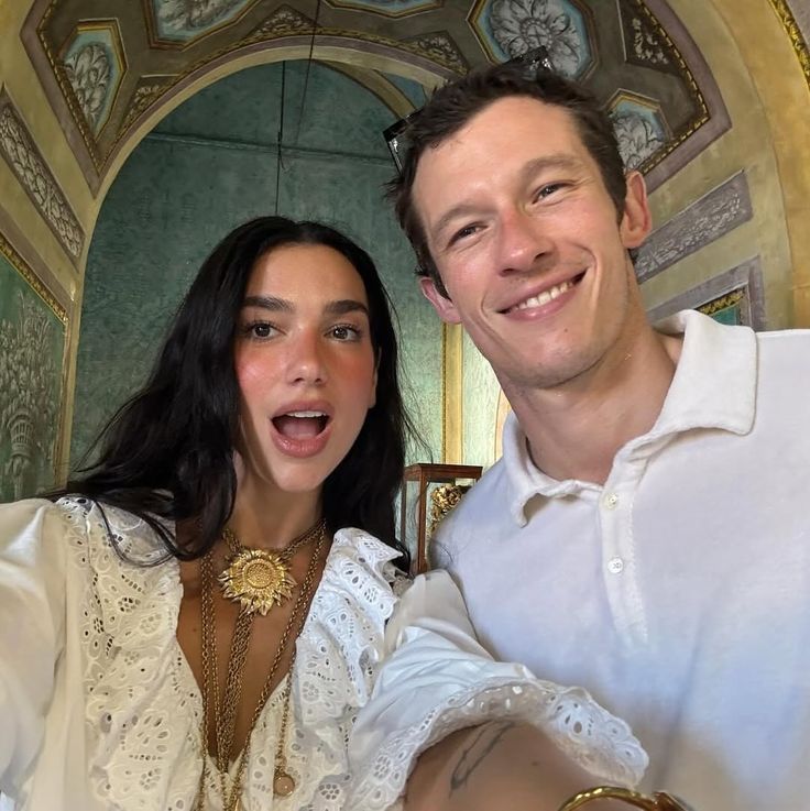 InfoDuaBrasil's tweet photo. Segundo insiders, Dua Lipa está grávida de seu primeiro filho com Callum Turner 🫶🏻✨️

— A matéria também afirma que o bebê já tem nome: “DL4”, e será lançado em breve! https://t.co/9f8WPb3h0S