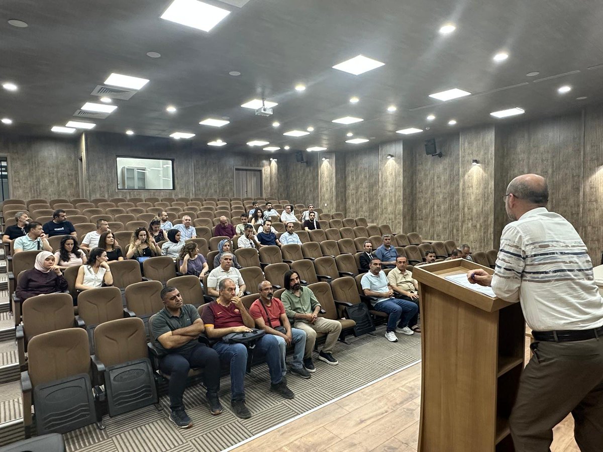IsgDiyarbakir's tweet photo. 📍 Diyarbakır

​2025-2026 Eğitim-Öğretim Yılının sonuna gelirken, İl Millî Eğitim Müdür Yardımcımız ve İşveren Vekilimiz Sn. Hasan BERHUNİ başkanlığında İSG paydaşlarımızla "Yıl Sonu Değerlendirme ve İstişare Toplantımızı" gerçekleştirdik.

​🔹 Tüm yıl boyunca eğitim kurumlarımızda gerçekleştirdiğimiz saha çalışmalarının ve hijyen faaliyetlerinin değerlendirmesini yaptık.

🔹 Gelecek eğitim-öğretim yılı için planladığımız stratejileri ve iyileştirme adımlarını masaya yatırdık.

​Öğrencilerimizin ve personellerimizin güvenliği için yıl boyu ter döken tüm ekiplerimize yürekten teşekkür ediyoruz. "Sağlıklı ve Güvenli Okul" hedefimizle çalışmalarımız hız kesmeden sürecek! 🏫🛡️👷‍♂️✨🍏

@tcmeb @Yusuf__Tekin @CihadDemirli @meb_dhgm @omurfatih @mebisgb
@ozkan_meb @sadoglu_salih @berhuni47 @MustafaKndrn21