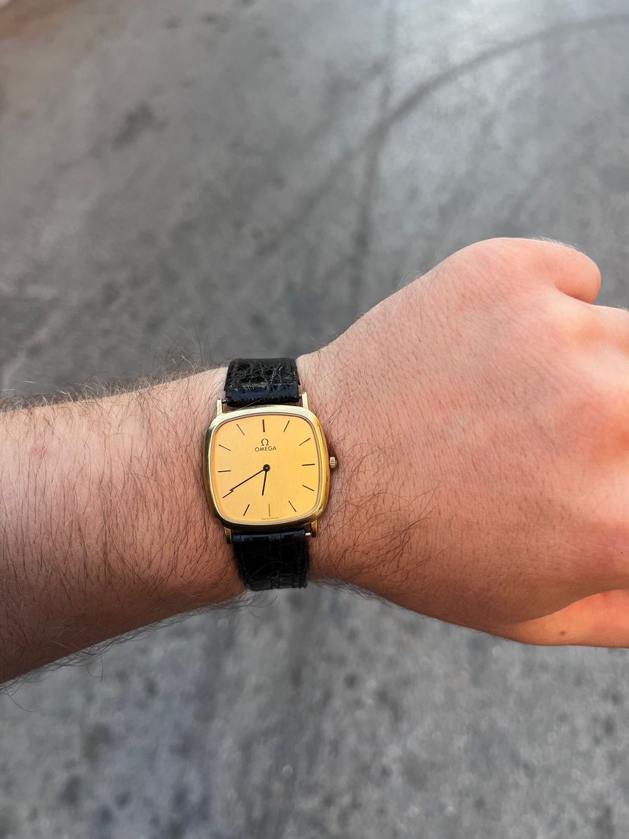 watchlubtrmod's tweet photo. Zor çıkacak slim kasa omega 
Başlı başına ben burdayım diyen bir saat 
Ezelim mi? :) https://t.co/MbGI542lyK