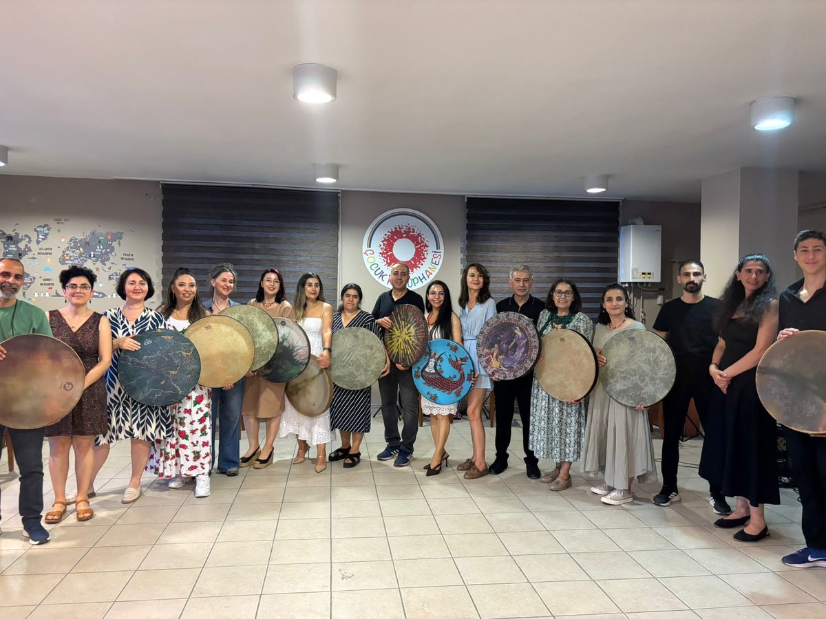 egitimsen7's tweet photo. "Yaşamın ritmine ve doğanın tüm seslerine kulak veriyoruz" şiarıyla iki yıl önce bir araya gelen şube ERBANE grubumuz bu dönemi mini bir konserle kapattı.  Katılım sağlayan tüm üye ve dostlarımıza teşekkür ediyoruz💐 https://t.co/HL5DClQ0ZC