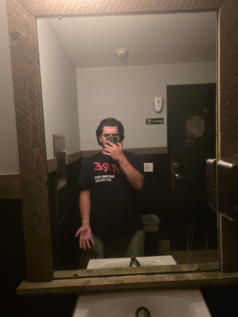 aapnet000's tweet photo. i look fucking massive in this mirror. Maybe 1x1 mirror instead if stretched? Also, my body is sore as fuck. Need to lay completely still for a little longer. Also, did I miss something last night? Someone clue me in. PLEEEEEEASE. 🫩 https://t.co/jNZc2udbVF