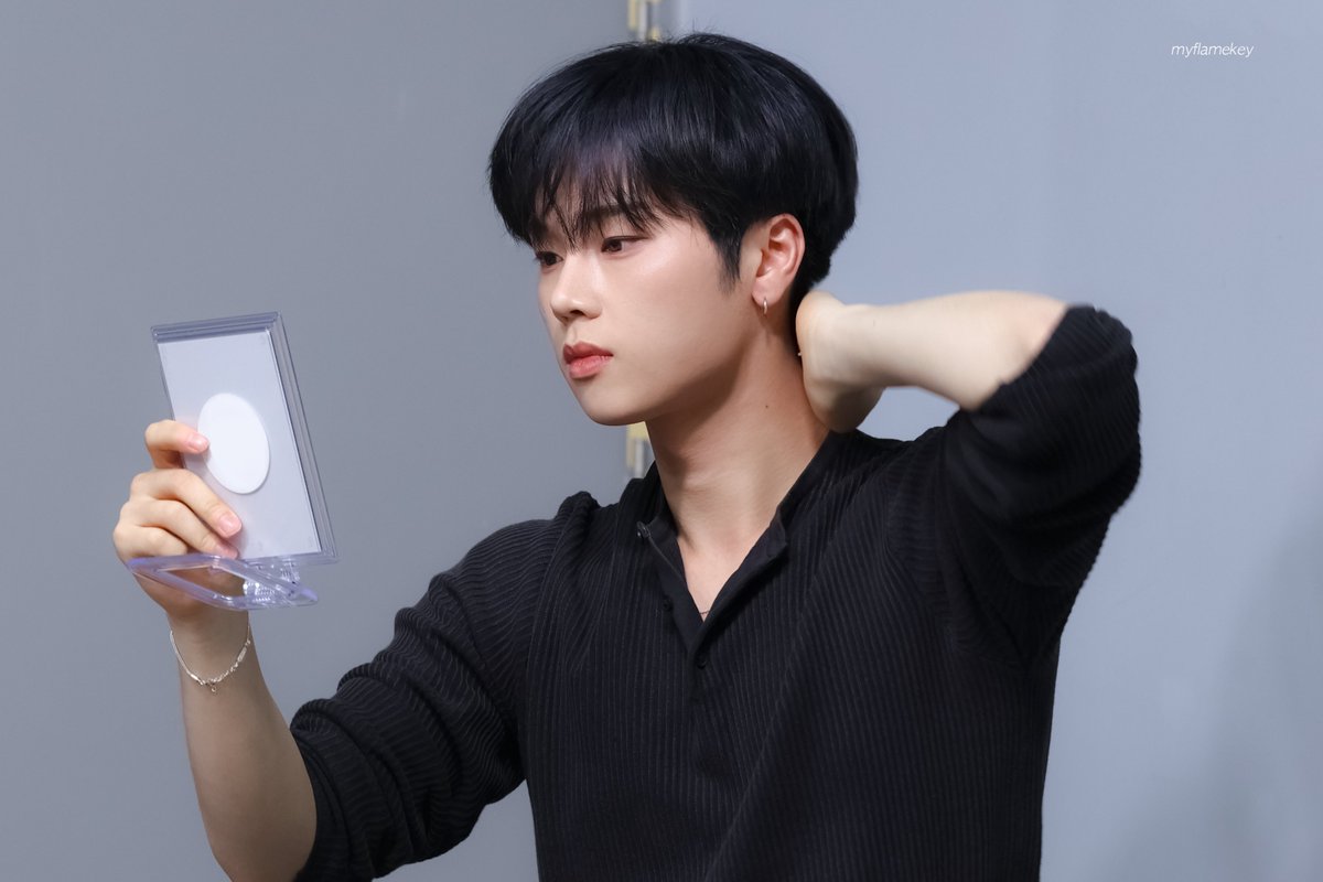 myflamekey's tweet photo. 체크 !!  ... v（＾＿＾）ｖ

250510 #XdinaryHeroes #Jungsu #정수 https://t.co/c8OvCKPd6S