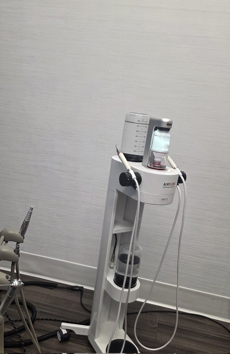 jwstaton1978's tweet photo. Just had my teeth cleaned by this little R2-D2 machine thing. Anyone else? It's like a warm water power washer thing. Feel like I took a bath. Think I'd rather have the old fashion clean and polish done 🤷‍♂️ https://t.co/grttBwFq9o