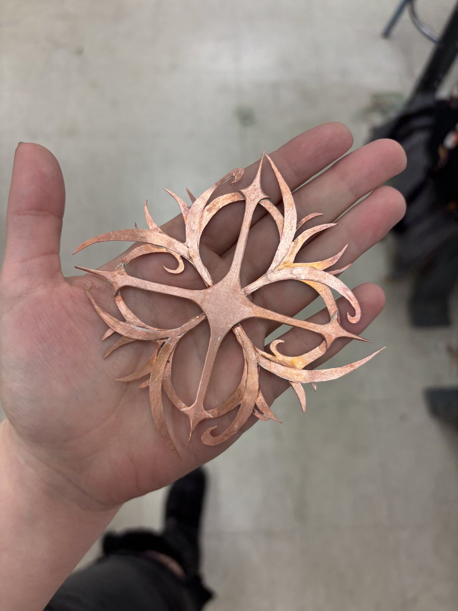 naturl_blue's tweet photo. yall mind if i flex my art real quick👀
#metalsmith #enamel #cloisonné #brooch https://t.co/yDg7urYzQS