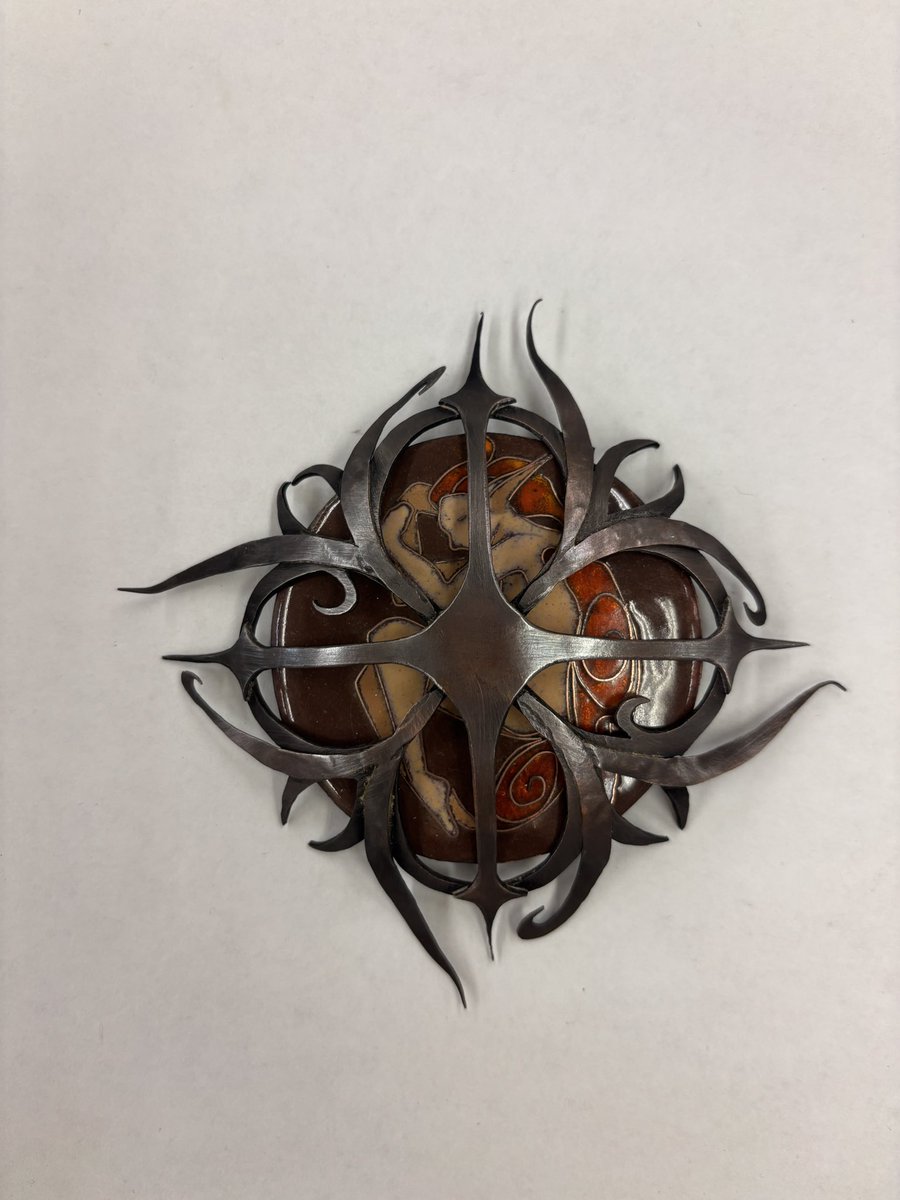 naturl_blue's tweet photo. yall mind if i flex my art real quick👀
#metalsmith #enamel #cloisonné #brooch https://t.co/yDg7urYzQS