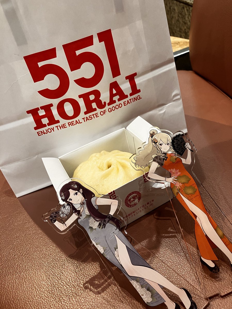 hamuko11029's tweet photo. 40周年記念のライトアップも大変よかった✨🍄⭐️✨

ハンバーガー食べた直後だというのに、551の豚まん(あと豚肉と栗ちまき)も食べて帰って大満足の弾丸旅行であった🚄 https://t.co/FMB8SdUeAt