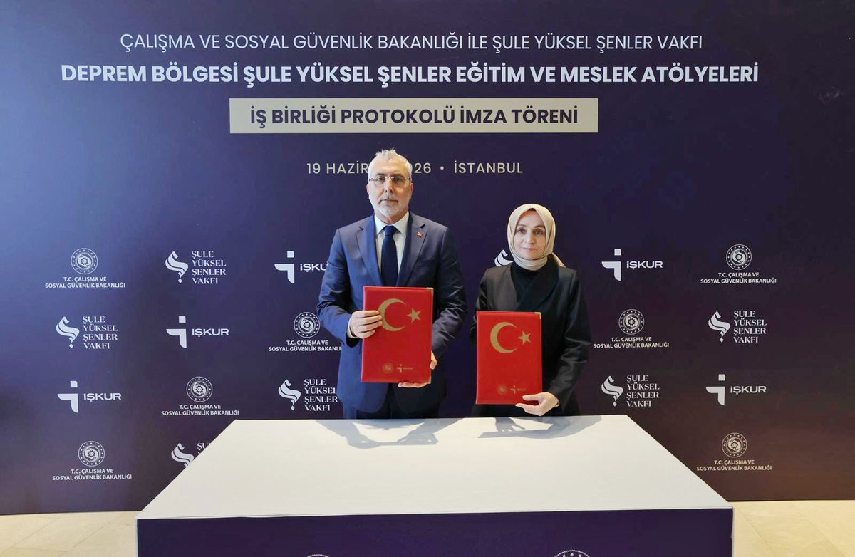 isikhanvedat's tweet photo. İŞKUR’umuz ile Şule Yüksel Şenler Vakfı arasında imzaladığımız İş Birliği Protokolü ile kadınlarımızın istihdam hizmetlerinden, aktif işgücü programlarından ve iş ve meslek danışmanlığı hizmetlerinden daha etkin şekilde yararlanmalarını hedefliyoruz. ✍️ 

Ayrıca başta deprem bölgeleri olmak üzere engelli ve eski hükümlü vatandaşlarımızın kendi işini kurma hibe desteği projelerine erişimini kolaylaştırmayı amaçlıyoruz.

İstihdamı güçlendirecek ve sosyal kapsayıcılığı artıracak iş birliklerini kararlılıkla sürdürmeye devam edeceğiz. 🇹🇷

@sysvakfi 
@leylasahinusta 
@TurkiyeIsKurumu
