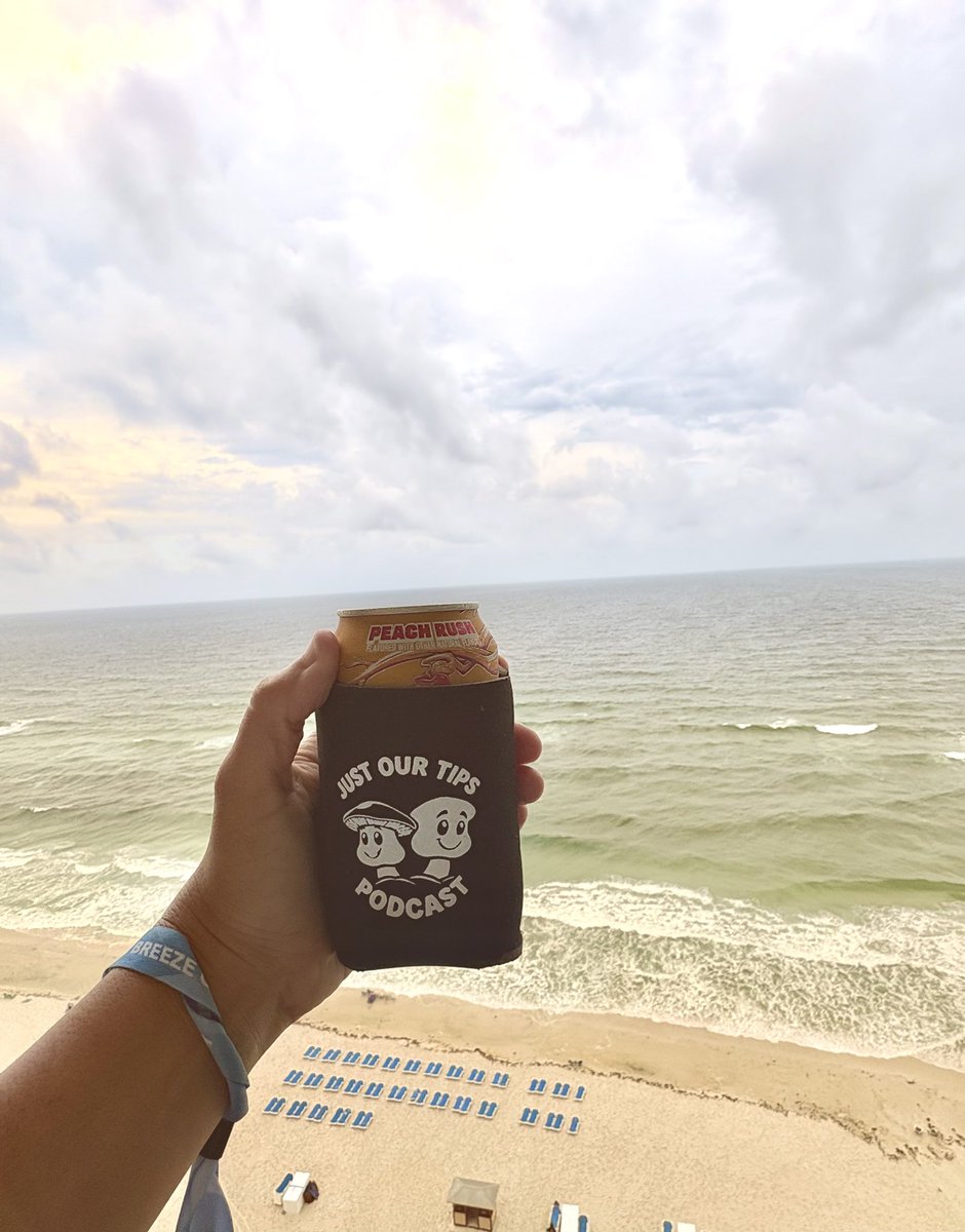 JOTipsPodcast's tweet photo. JOTips from Panama City Beach #summerbreak #beachlife #noschool https://t.co/6QAxTMcQoc