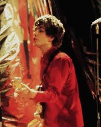 Rockkberto's tweet photo. "And I'm grateful that you threw away my old shoes
And brought me here instead dressed in red"

#SydBarrett - Jugband Blues
📷Tops bbc 1967 https://t.co/wAJFzxFCAK