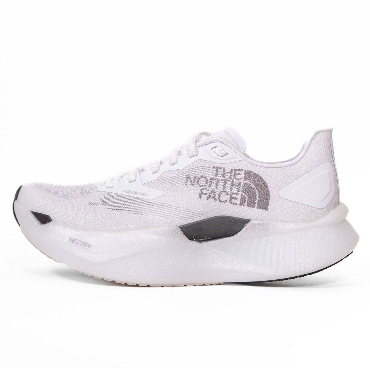 SterlingSquad's tweet photo. トレイルで安定性を極めてきたノースフェイスがカーボンシューズを出しました👟
接地が安定してて後半までブレにくいんだとか。サブ3〜サブ4を狙う人にちょうどいいバランスらしい。
試し履きできるイベント開催するので、よかったら来てください👇
https://t.co/jvkwqC9PjB https://t.co/tXWY6h1TdG