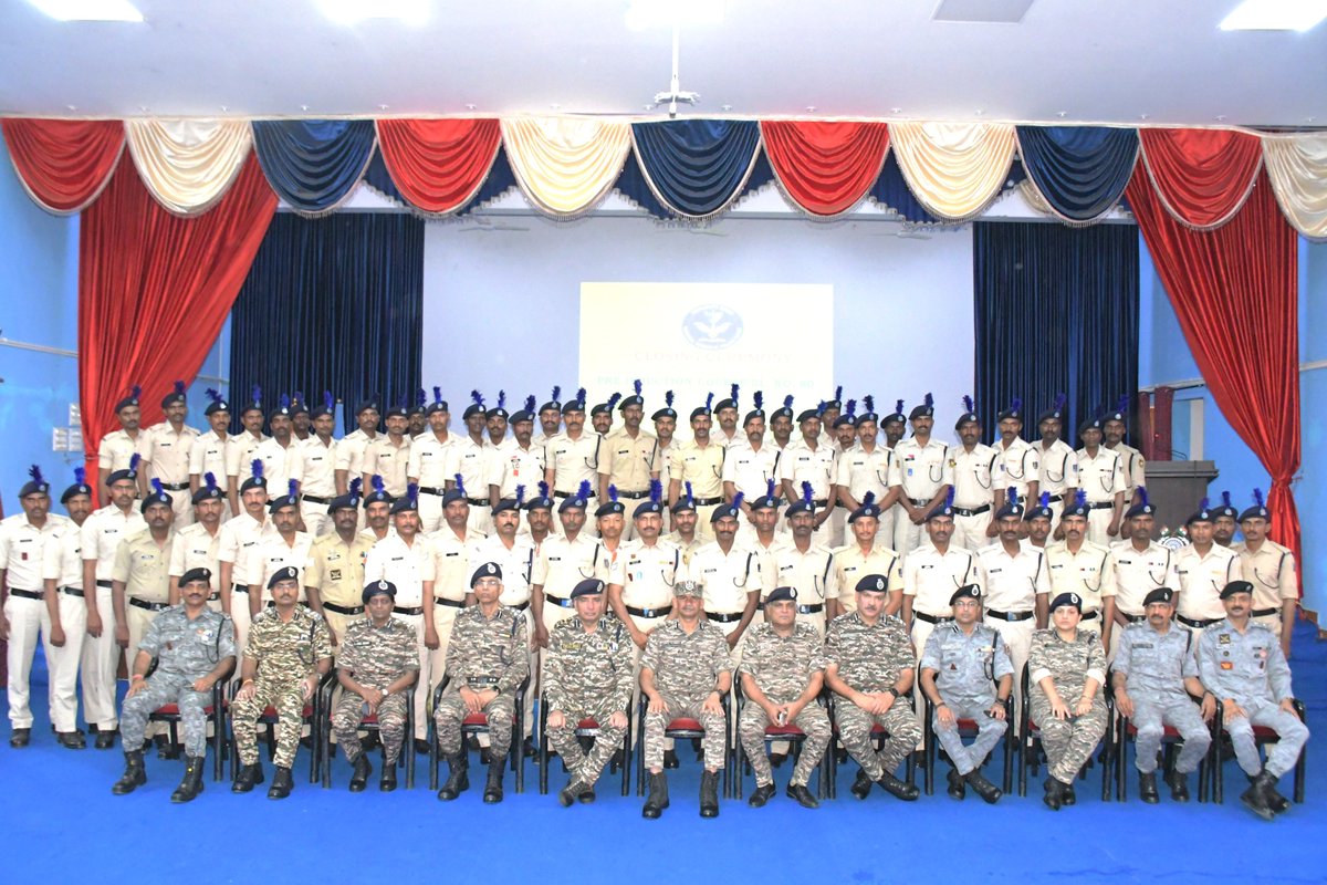247Bncrpf's tweet photo. Sh. P K Mehra DIG KKS, Sh. Padma kumar, DIG GC BLR., Dr. Angel Bennet, DIG Medical CH BLR. and Sh. P Manoj Kumar, Comdt. and officers of unit HQ were present during the function.
@crpfindia
#gcnda
#vstcnda
#Rangenda
#kksector
@gpsinghips https://t.co/xZ2X5hIG9s