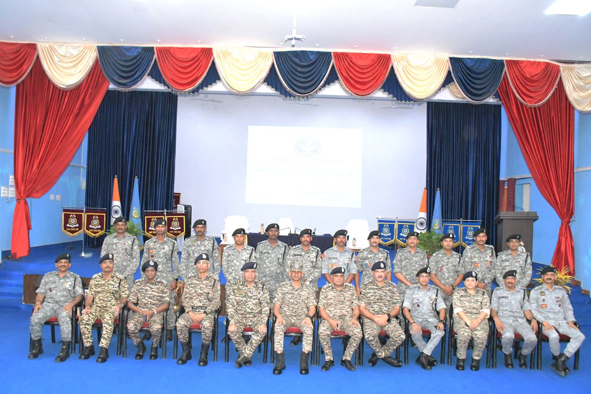 247Bncrpf's tweet photo. Sh. P K Mehra DIG KKS, Sh. Padma kumar, DIG GC BLR., Dr. Angel Bennet, DIG Medical CH BLR. and Sh. P Manoj Kumar, Comdt. and officers of unit HQ were present during the function.
@crpfindia
#gcnda
#vstcnda
#Rangenda
#kksector
@gpsinghips https://t.co/xZ2X5hIG9s