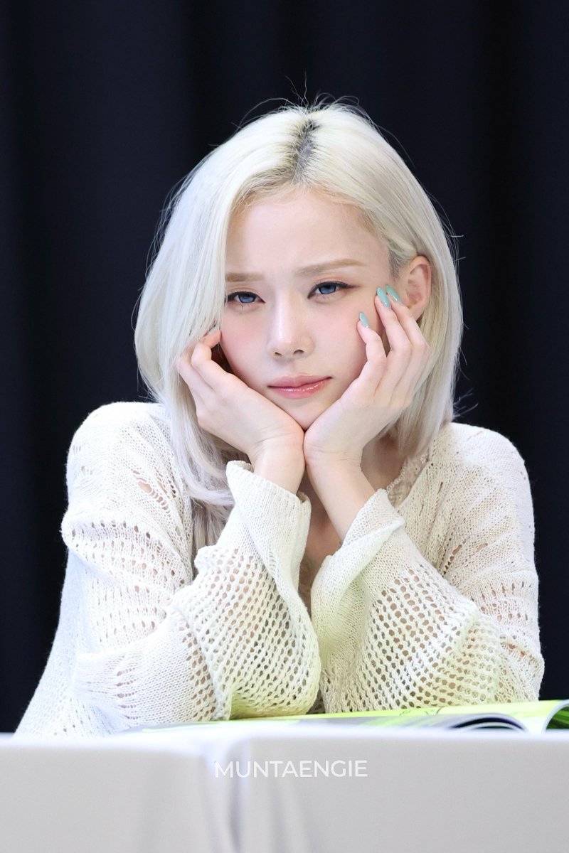Muntaengie_01's tweet photo. 260606 EL

뽀뇨 엄마🐶
#WINTER #윈터
#aespa #에스파 https://t.co/ThxU5B7RFp