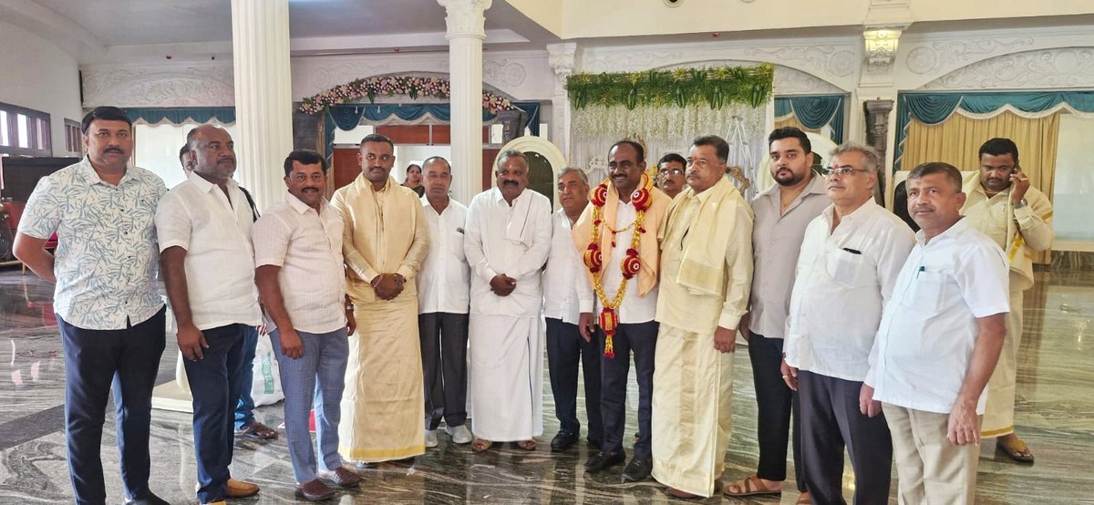 amanjunath_mla's tweet photo. ಮಾಗಡಿ ಮುಖ್ಯ ರಸ್ತೆ ಎನ್. ಎಸ್ ಪ್ಯಾಲೇಸ್ ನಲ್ಲಿ ಬಿಡದಿ ಹೋಬಳಿ ಜಡೇನಹಳ್ಳಿ ಗ್ರಾಮದ ಶ್ರೀ ಹೆಚ್. ಗೋಪಾಲರಾಜು ರವರ ಕುಟುಂಬ ಚಿllರಾll ನಿಶಾಂತ್ ಗೌಡ ಜಿ ಮತ್ತು ಚಿllಸೌll ಲಕ್ಷ್ಮೀ ಎಚ್. ಎಸ್ ರವರ ವಿವಾಹ ಮಹೋತ್ಸವ ಕಾರ್ಯಕ್ರಮಕ್ಕೆ ಭೇಟಿ ನೀಡಿ ನವ ವಧು-ವರನಿಗೆ ಶುಭ ಹಾರೈಸಲಾಯಿತು. https://t.co/VGQVlaQiOd