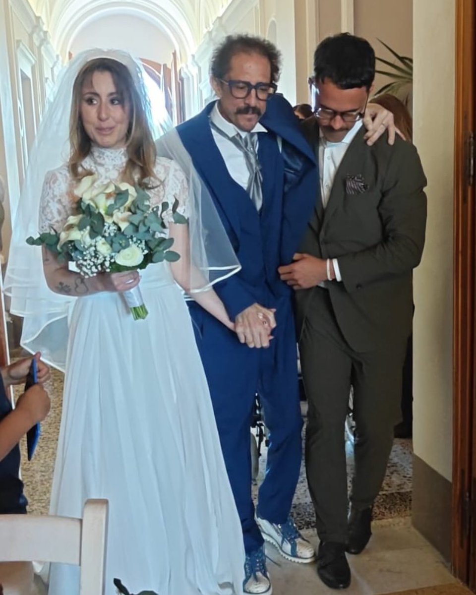 FMessina28's tweet photo. È morto all’età di 58 anni l’ex calciatore Igor Protti, un grandissimo esempio dentro e fuori dal campo.

In questa foto Igor accompagna sua figlia Noemi all’altare il giorno del suo matrimonio.

Ciao Igor

Ne scrivo qui: https://t.co/c6Is7qibDu

#IgorProtti #Protti #Calcio https://t.co/2dQVIgNmEr