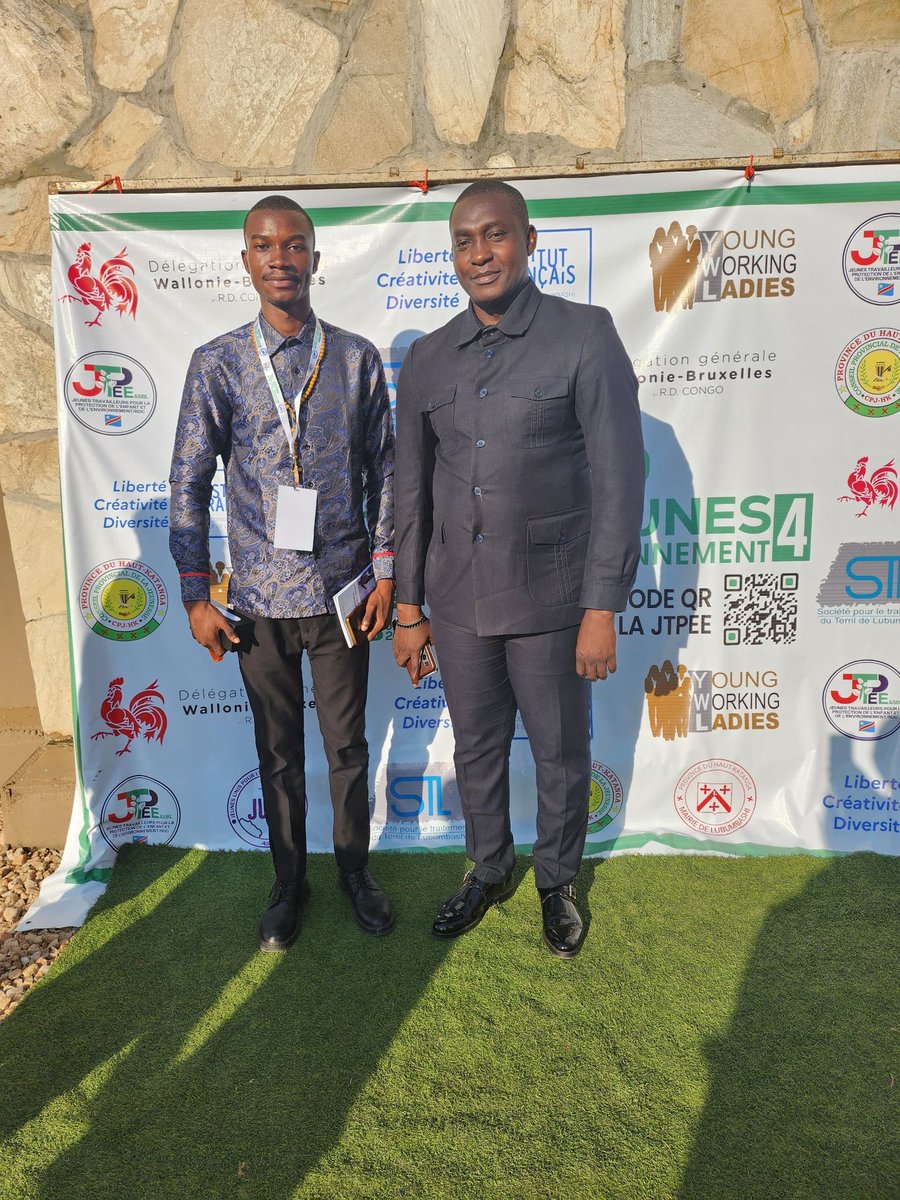 KonsoJean's tweet photo. 🤝🇨🇩 À Lubumbashi, j'ai eu le plaisir d'échanger avec les Présidents des Jeunes Paul Katumba (Kasaï-Oriental), Max Nzinga (Nord-Ubangi) , Sanela Ekongo (Sud Kivu) et Simplus Lukau (Kongo Central)

Des échanges inspirants autour du leadership, de la jeunesse et du développement https://t.co/2WxPjboZWj