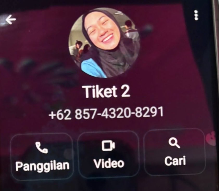 kookieyeahh_'s tweet photo. BUAT TEMAN’ ARMY 
hati-hati ya ini SCAMMER TIKET KONSER BTS ARIRANG JAKARTA 

NAMA : DEBBY ALESHA 
#armybantuarmy https://t.co/VCQUuM2FOx