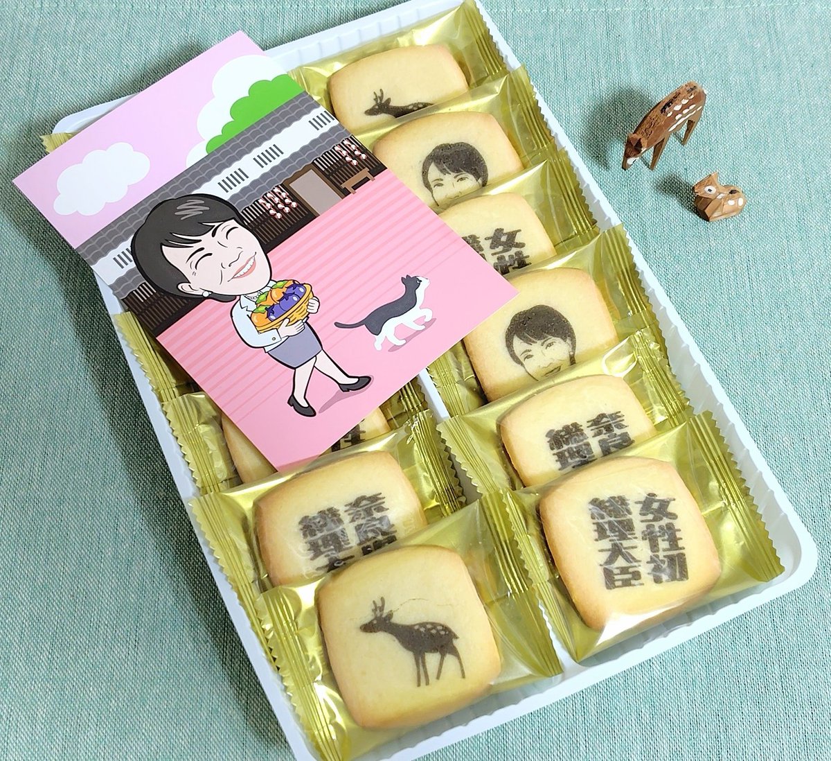 okaasawan's tweet photo. #さなえちゃんクッキー でーす
娘夫婦が買物していてダンナさんが見つけて「お母さんにあげたら絶対喜ぶ」と娘が叫び「じゃあ、僕買うわ」と私の元にやって来ました🎉
高市さん大好き😘💕

『奈良の女です。さなえちゃんクッキー』にはポストカードも入ってるよ！ https://t.co/HKmjhefsps