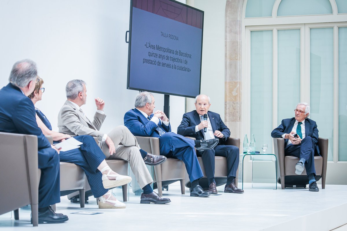 parlamentcat's tweet photo. Parlament, Govern i municipis de l'Àrea Metropolitana de Barcelona posen en relleu el pacte i la cooperació en l'acte de commemoració del quinzè aniversari de l'entitat.

🔗 Més informació: https://t.co/Gpe7GOyIzm https://t.co/GeK0afWb9W