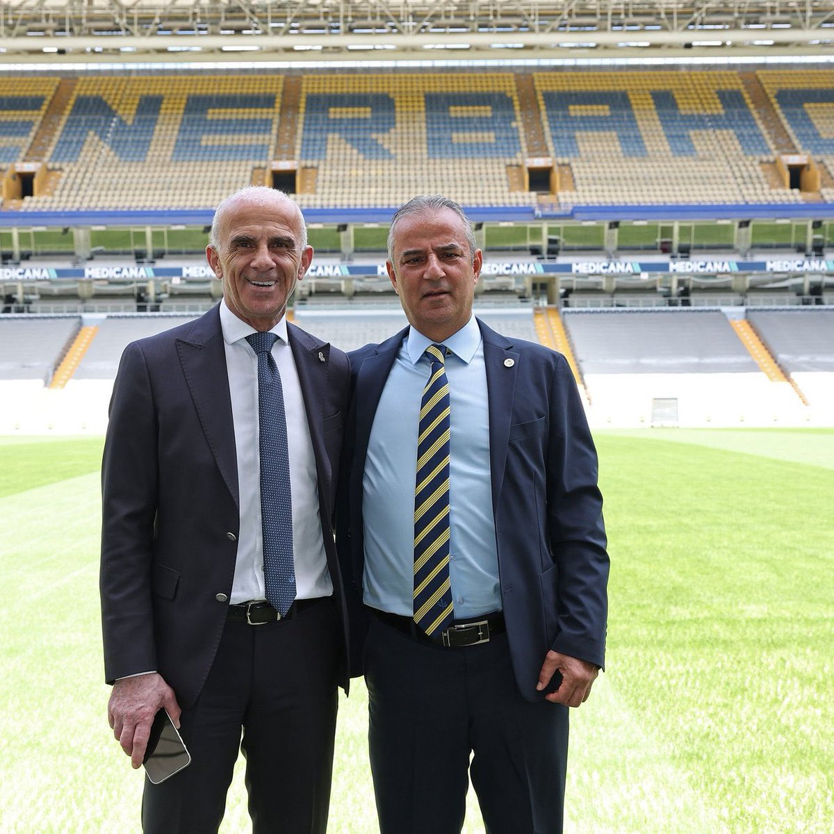 buzzspor's tweet photo. Onur Tuğrul: "Fatih Demirkol'un haberini doğrulattım. Aykut Kocaman'ın son gün Oğuz Çetin'le irtibatı kopuyor. Aykut Kocaman, göreve İsmail Kartal'ın getirildiğini televizyondan öğreniyor. Bu yüzden Aykut Hoca cephesinde ciddi bir kırgınlık, hayal kırıklığı ve kızgınlık var..." https://t.co/JWfZqPO6tu