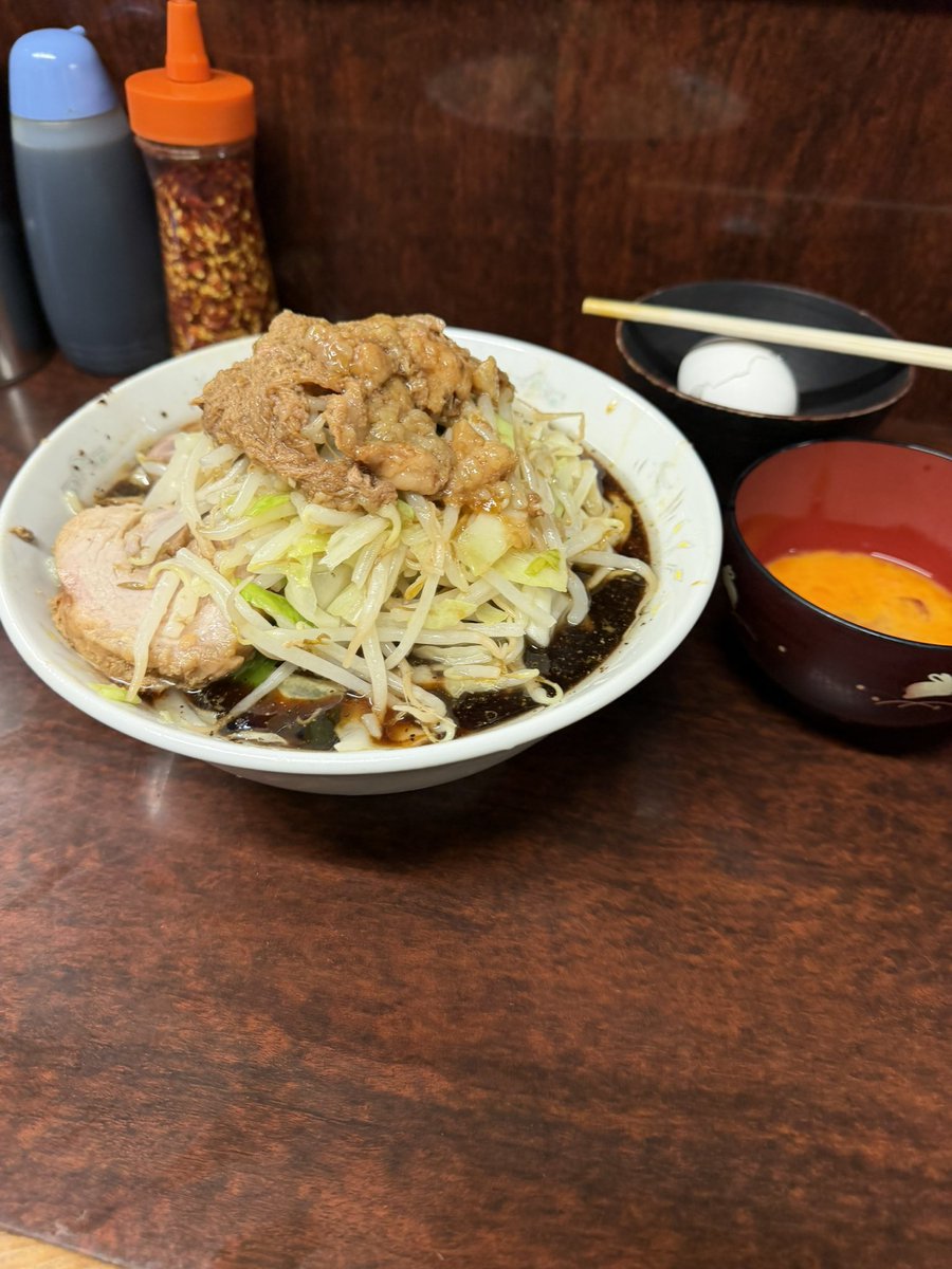 p_gStar's tweet photo. ラーメン二郎めじろ台店
周年限定メニュー ブラック
BP効いてておいしい😆
着丼まで2時間over 
もう22時半やんけ😂 https://t.co/luK6i0bbW7