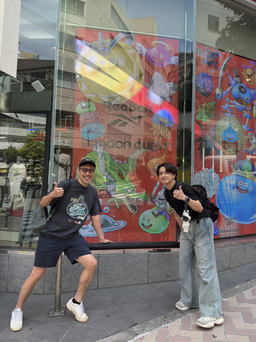 art_0214's tweet photo. コラボ試作中のReebokのお店にフラッと立ち寄った際に、奇跡的に田中社長とバッタリ会った時の写真も貼っておきます。

@Yusuke_Tanaka https://t.co/VYMx7VNlkg