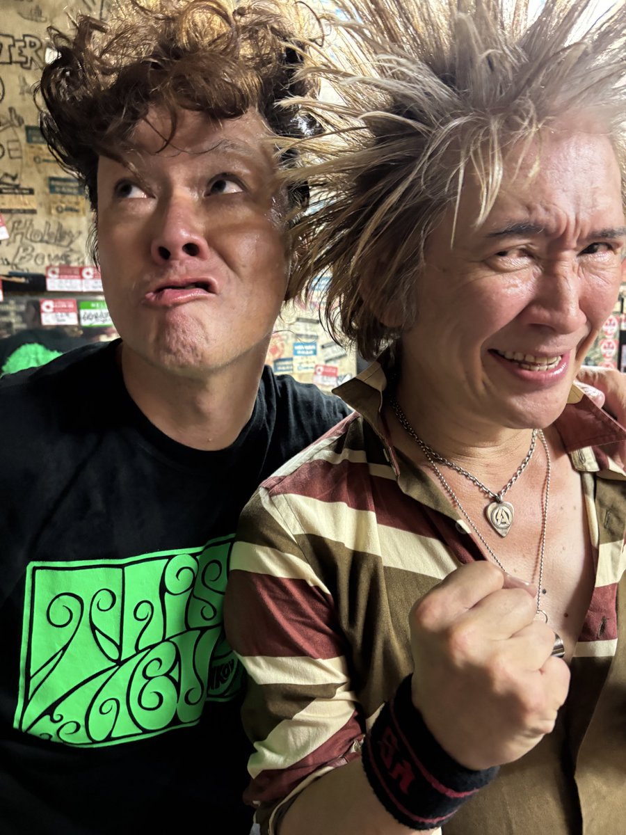 nemokenchan's tweet photo. ひっさし振りの広島CAVE-BE☆キレッキレの早朝ピストンズ🎵広島コムレイズの大きな声で俺たち最高に幸せっした^ ^
のライブ直後♡カシャ📷 https://t.co/7LKOFp3L0a