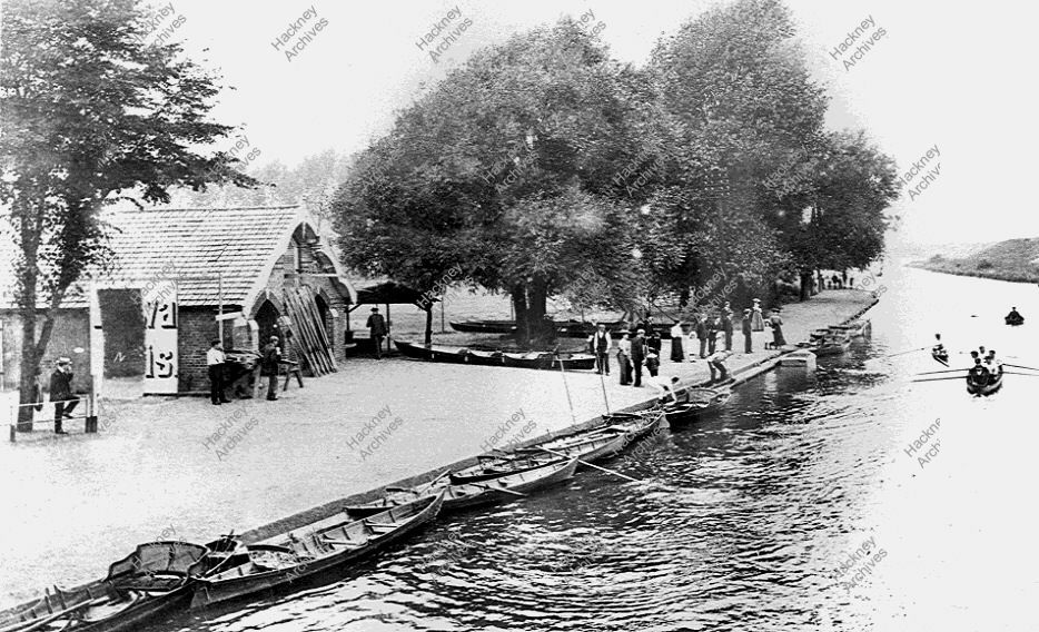 soxgnasher's tweet photo. The River Lea at Spring Hill (Upper Clapton/Hackney) captures a historic era of pleasure boating. The boathouse was originally established in the 1850s by entrepreneur John Verdon and later became known as Tyrrell's Boathouse. The area became a major hub for pleasure boats, https://t.co/cVq6IQHsnH