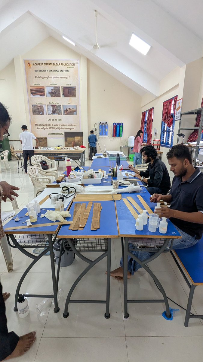 Prajwallpatil's tweet photo. Prakrit Adhyana Kendra, Shravanabelagola. They are preserving &amp;researching thousandsOfyears-old Jain palm-leaf manuscripts.

This place is a must visit. you can even work with them to research!
So happy to see this heritage preserved..🙏🏼
​#Shravanabelagola #PrakritManuscripts https://t.co/29FSjz3xAs