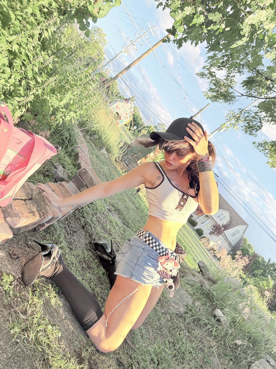 programmedbitch's tweet photo. Swag Princess https://t.co/iWbjONQHo1