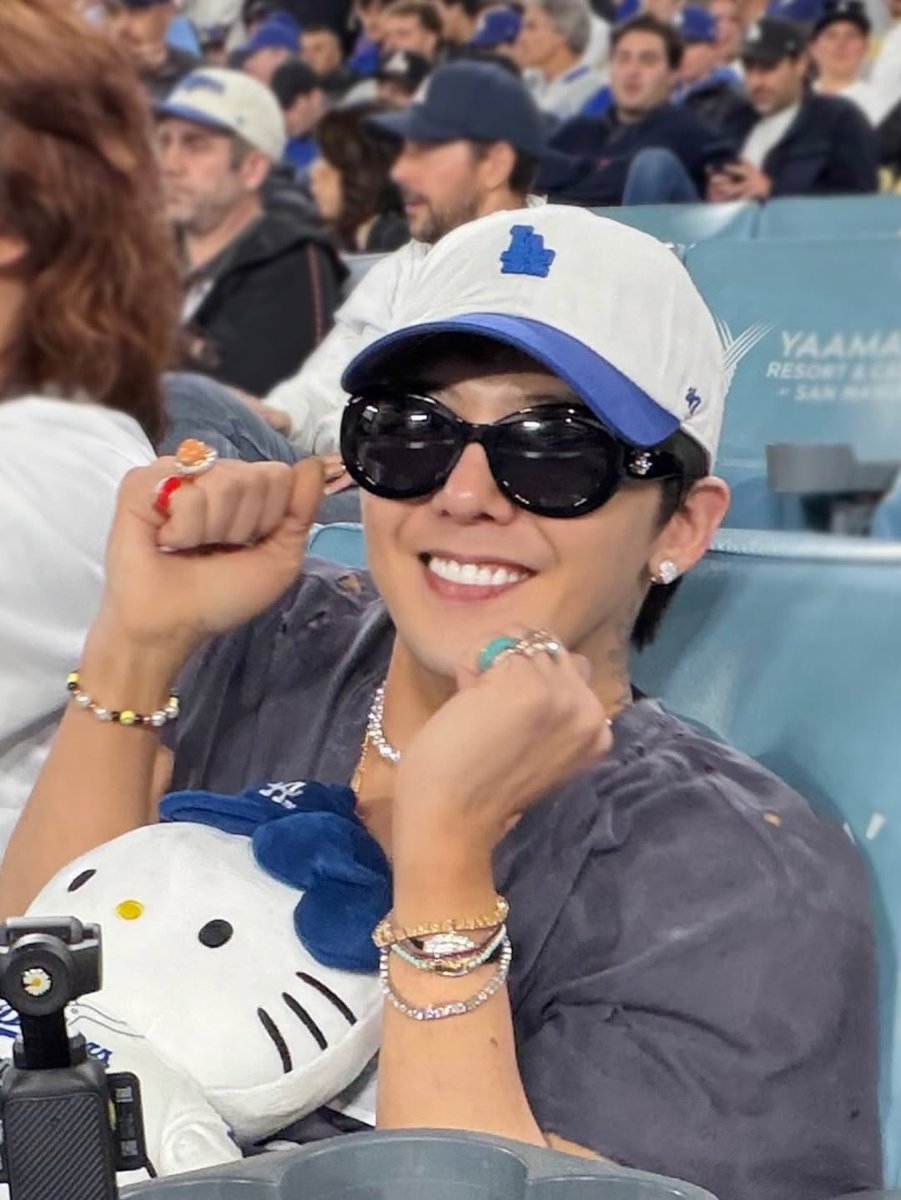 UpdateKBoys's tweet photo. LINDO DE SE VER! Na partida mais recente da Coreia do Sul na Copa do Mundo 2026, foi possível ver os jogadores usando uma jaqueta em colaboração da NIKE com a marca do G-Dragon (BIGBANG), PEACEMINUSONE. https://t.co/shGMlQjPd0