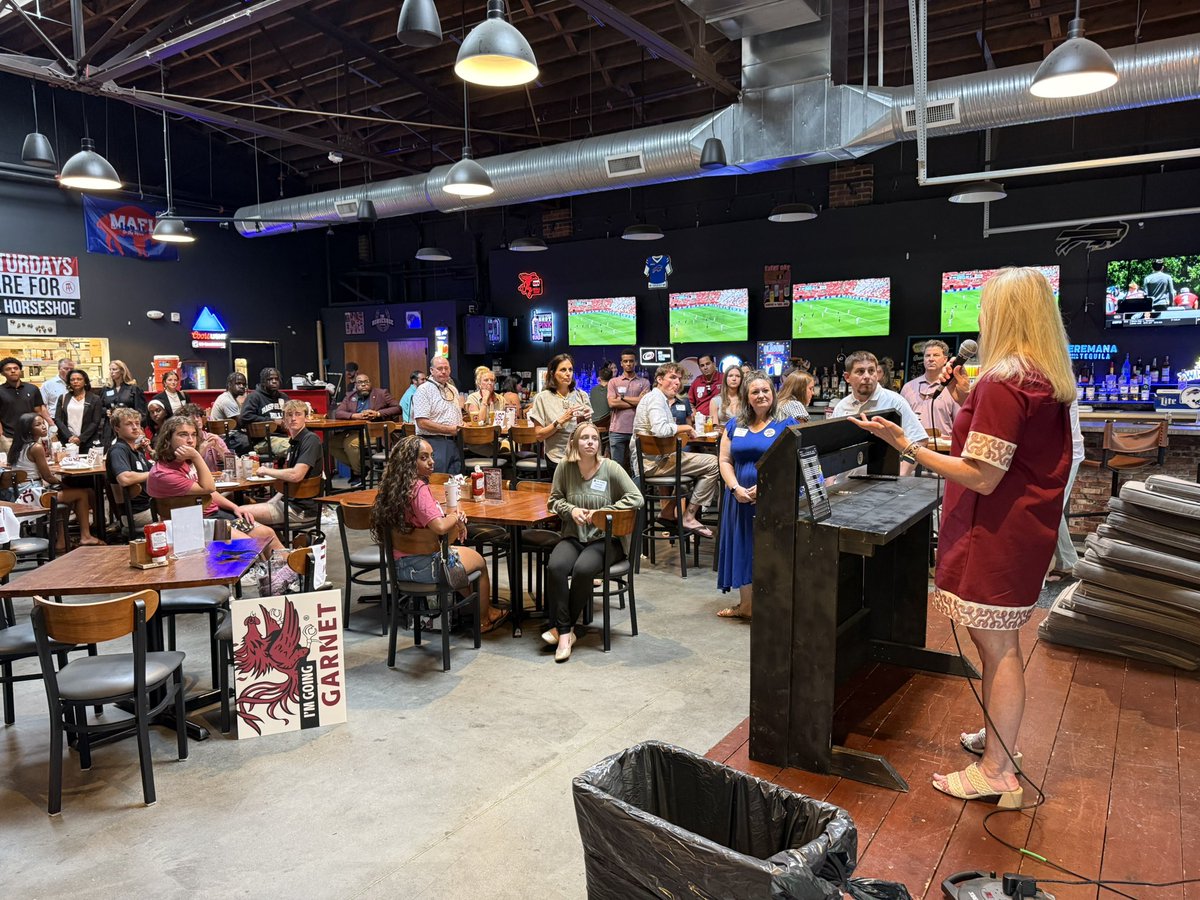 CLTGamecocks's tweet photo. Thank you to everyone who came out for freshman send off event - a big thanks to @uofscalumni for always taking care of @CLTGamecocks and @HorseshoeClt for making this place feel like Charlotte, SC. #gamecocks https://t.co/iFObs118UU
