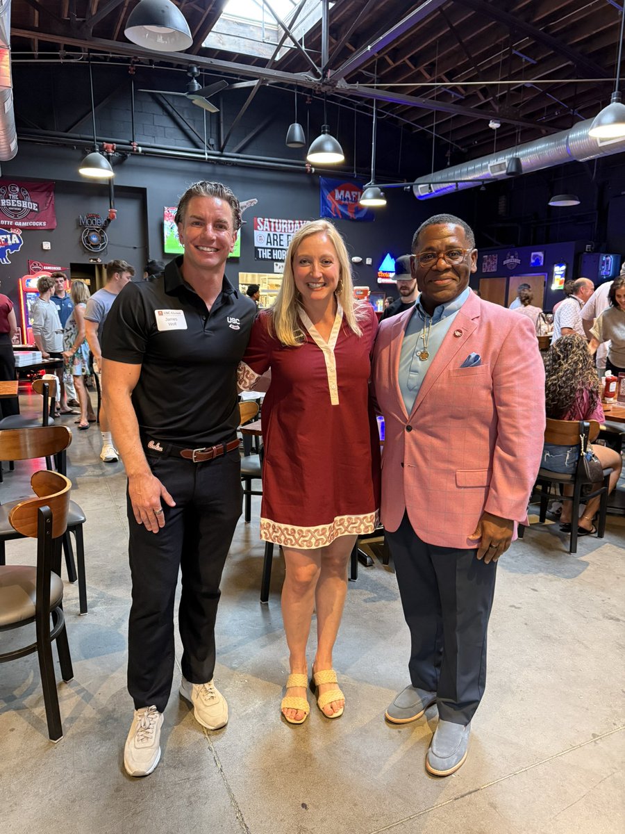 CLTGamecocks's tweet photo. Thank you to everyone who came out for freshman send off event - a big thanks to @uofscalumni for always taking care of @CLTGamecocks and @HorseshoeClt for making this place feel like Charlotte, SC. #gamecocks https://t.co/iFObs118UU