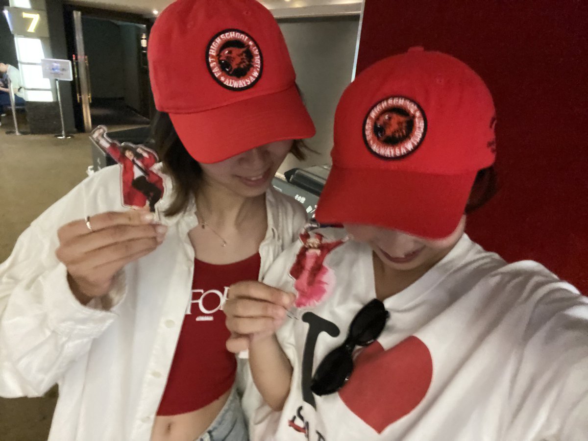 sabluv_511's tweet photo. 幸せな2時間でした❤️❤️
大好きな映画を大画面で見れた喜びと、こんな素敵な映画に出会えたことへの感謝で静かに泣きました🥲
ディセンダントもやってほしい、週替わりで1.2.3.RoRって感じでお願いします🙇‍♀️
@disneychanneljp @DisneyChannel https://t.co/UBtRE6C0Jm