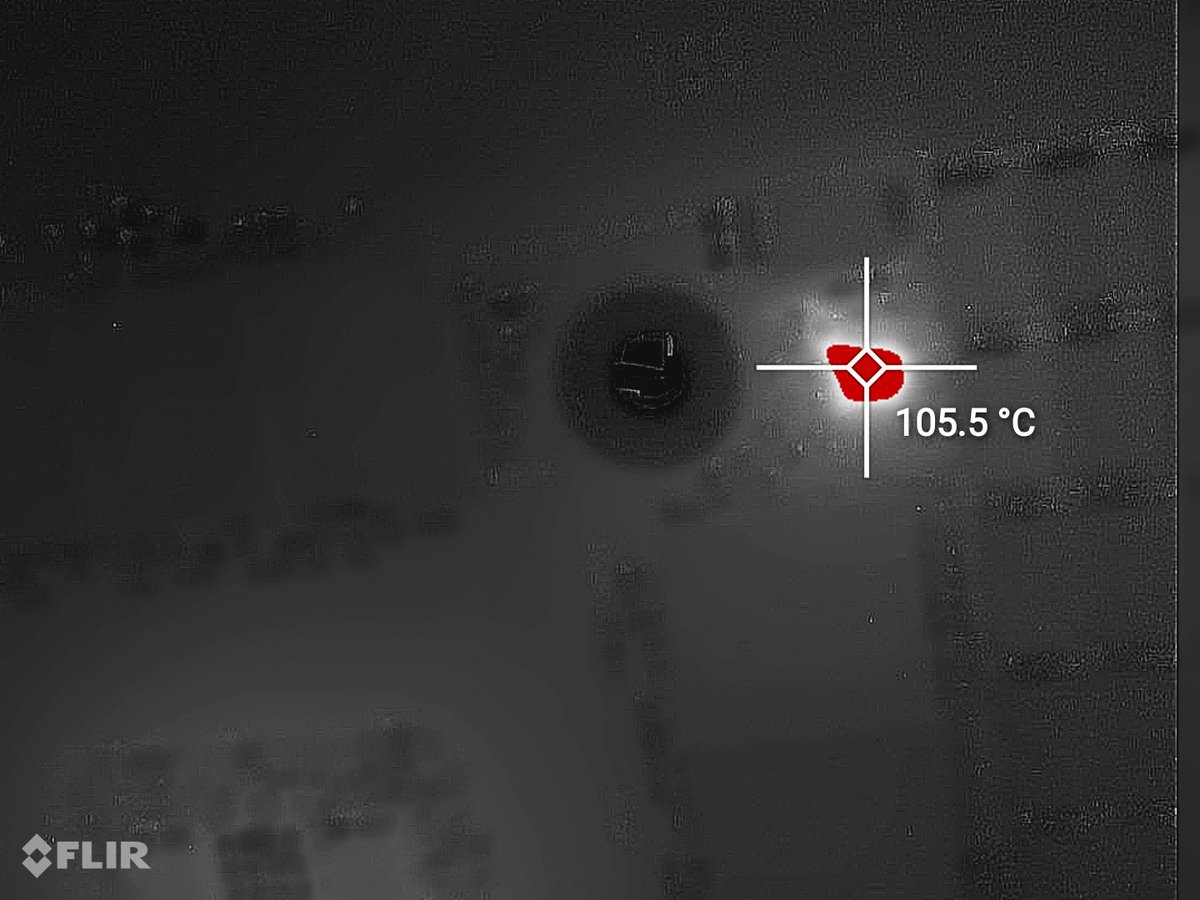 FragInSquad's tweet photo. @pierrelezan @LottoLabs Court circuit qui fait chauffer le pexvdd et le cœur mais la puce est "ok" donc peut être que le court circuit est interne à la puce NVIDIA, de toute façon je n'ai plus de place sur mon rig 🥀 https://t.co/WoaAqUqWcT