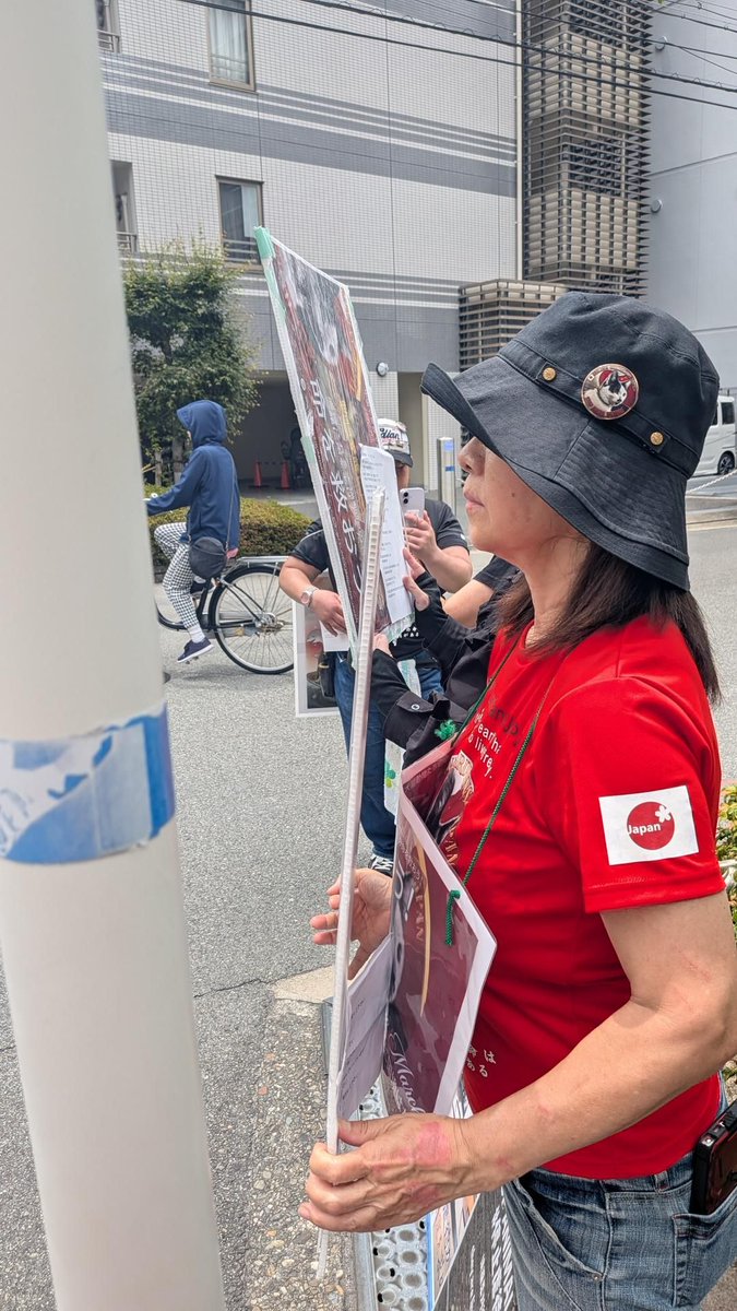 ayakan0922's tweet photo. #STOPYULNFOREVER

本日、７名で大阪中国領事館前にて、ユーリン犬肉祭り反対の抗議活動を行いました。 https://t.co/FuOqD3Vp9j