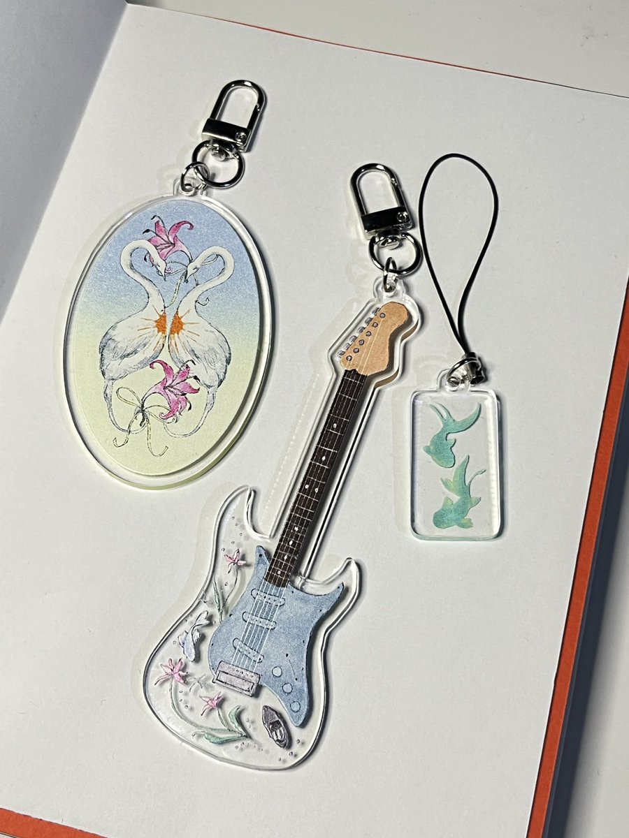 haranikala's tweet photo. new charms are here  ! 🦢🎸 https://t.co/t98LiutmFq