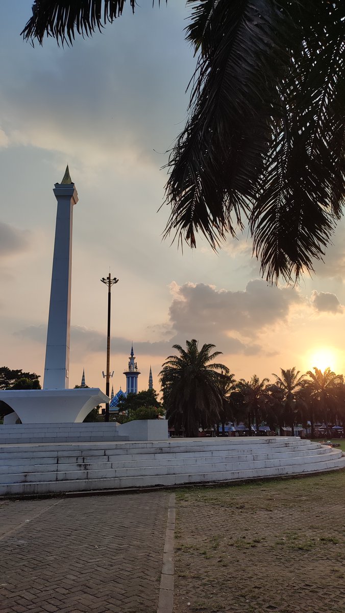 sandiasa's tweet photo. @AzzamIzzulhaq Alun alun Kota Madiun https://t.co/b9NTU1cYyt