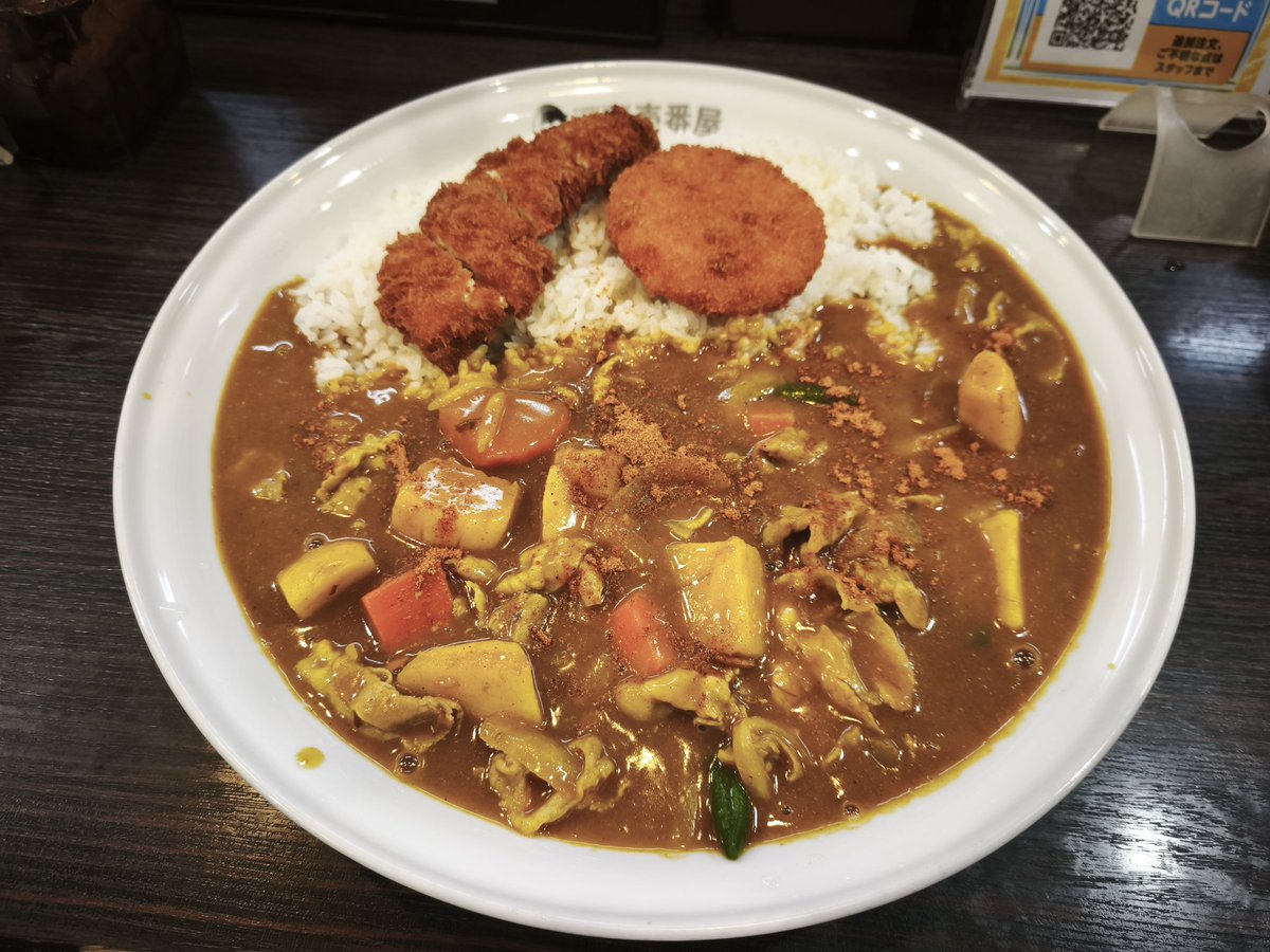 tnihei's tweet photo. いつもと同じご飯300のソース1増しだけど皿が普段よりデカいやつな気がする。 https://t.co/2VPCwCAIU2