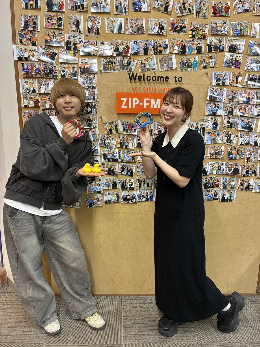 victor_nagoya's tweet photo. ／
#moondrop 
名古屋キャンペーン🍤
＼

下記ラジオ番組にVo/Gt.浜口飛雄也が生出演してきました！

📻FM AICHI「FRIDAY MAGIC」
📻TOKAI RADIO「bre:eze」
📻ZIP-FM「HOORAY HOORAY FRIDAY」

最新曲「アイライン」も沢山聴いてください🎶
#moondrop_アイライン https://t.co/DEXcER3ypD