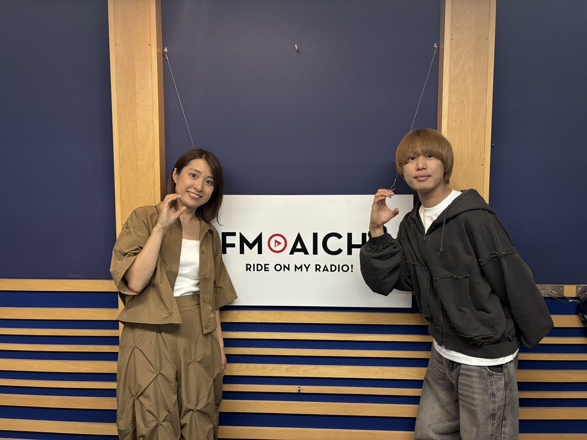 victor_nagoya's tweet photo. ／
#moondrop 
名古屋キャンペーン🍤
＼

下記ラジオ番組にVo/Gt.浜口飛雄也が生出演してきました！

📻FM AICHI「FRIDAY MAGIC」
📻TOKAI RADIO「bre:eze」
📻ZIP-FM「HOORAY HOORAY FRIDAY」

最新曲「アイライン」も沢山聴いてください🎶
#moondrop_アイライン https://t.co/DEXcER3ypD