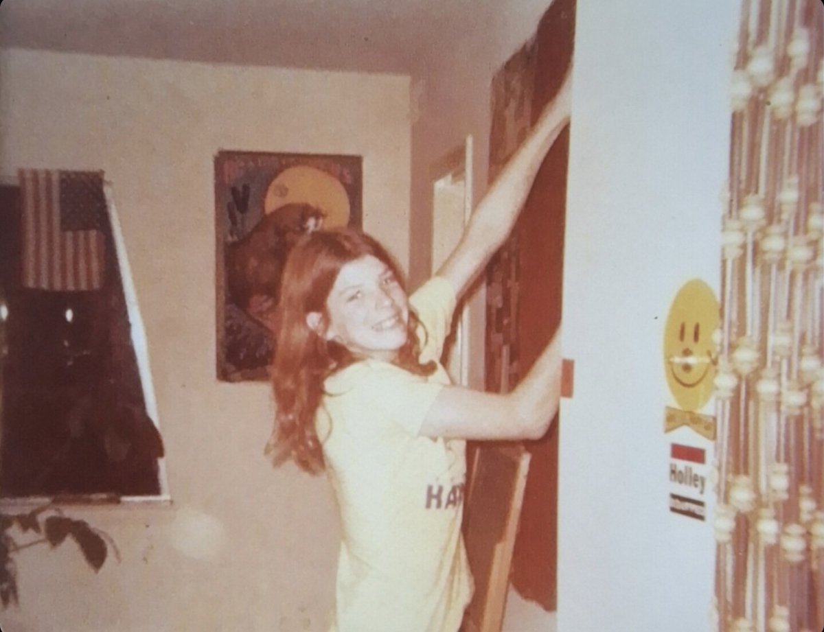 bwalters447's tweet photo. Only my family knows I,m really a redhead , I had to color my hair to keep people from calling me names at school, then my hair got sun bleached and turned light brown 🙃  ! https://t.co/uYokEJorhI