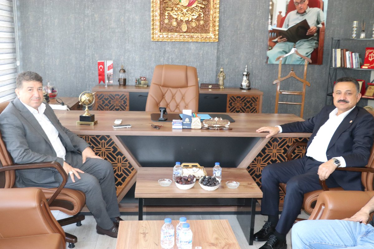 HikmetBasak_63's tweet photo. 📍Şanlıurfa 

Hac farizasını yerine getirerek kutsal topraklardan dönen Eyyübiye Belediye Başkan Yardımcımız Hüseyin Aslıhan'ı ziyaret ettik.

Rabbim yapmış olduğu ibadeti kabul eylesin, hac sevincini ve bereketini daim kılsın. Misafirperverliği ve samimi sohbeti için kendisine teşekkür ediyor, sağlık ve huzur içerisinde nice güzel günler diliyorum. 🤲🏻🕋

@huseyinaslihan