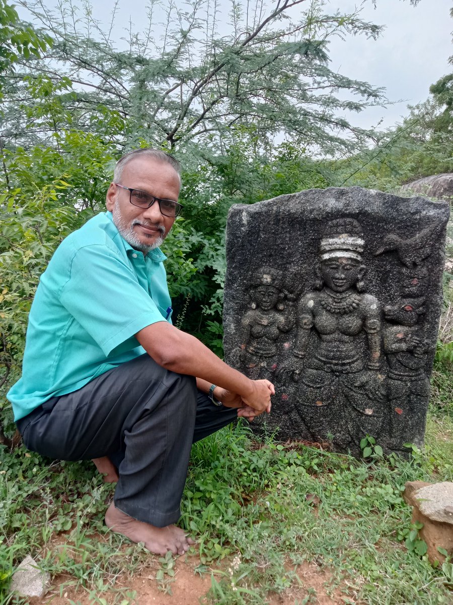 vpmsenguttuvan's tweet photo. பல்லவர் கால மூத்த தேவி (ஜேஷ்டா) சிற்பம்!
இன்றைய தரிசனம்!
ஆயந்தூர்.
விழுப்புரம் - திருக்கோவிலூர் சாலையில் அமைந்துள்ள கிராமம். https://t.co/V1r8o1BwGR
