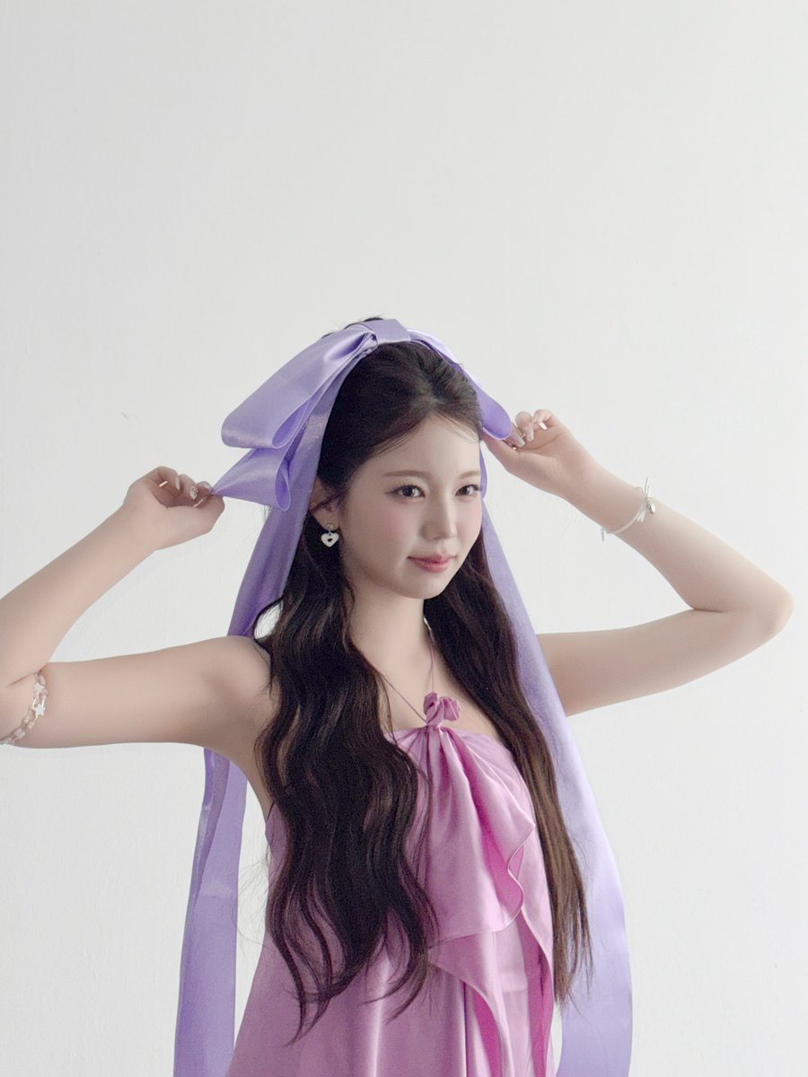 NiziU__official's tweet photo. [#NiziU_CAM］
#HappyAYAKAday Behind Photos🎀

"𝖡𝗅𝗎𝗌𝗁 𝖱𝖾𝗏𝖾𝗋𝗂𝖾”

#AYAKA #NiziU 
#THE_Day_of_AYAKA https://t.co/S41JjILINq
