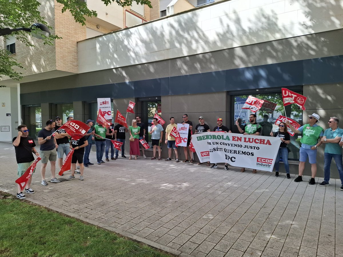 Industria_CCOO's tweet photo. La huelga es un éxito en @iberdrola: La plantilla exige un convenio justo que reconozca su aportación a unos resultados históricos

Hoy ha sido un día caliente en la eléctrica 🔥🔥🔥

https://t.co/fTZDgMNvj7 https://t.co/dclTKxU0Vb