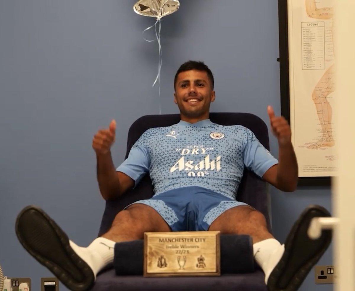 City_Xtra's tweet photo. Three years ago today, Rodri was presented with a shrine by #ManCity teammates in honour of his #UCL final winning goal and Treble success after returning after his summer holidays. 🥹🩵 https://t.co/sbonfsWng9