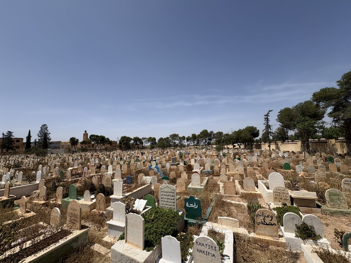 LivreVivant's tweet photo. Un homme demanda au Prophète ﷺ : 

« Quels sont les croyants les plus intelligents ? » 

Il ﷺ a répondu :

« Ce sont ceux qui se rappellent le plus de la mort, et qui s’y préparent le mieux avant qu’elle ne leur arrive. Ceux-là sont les plus intelligents. » https://t.co/xEWG9KfeWU