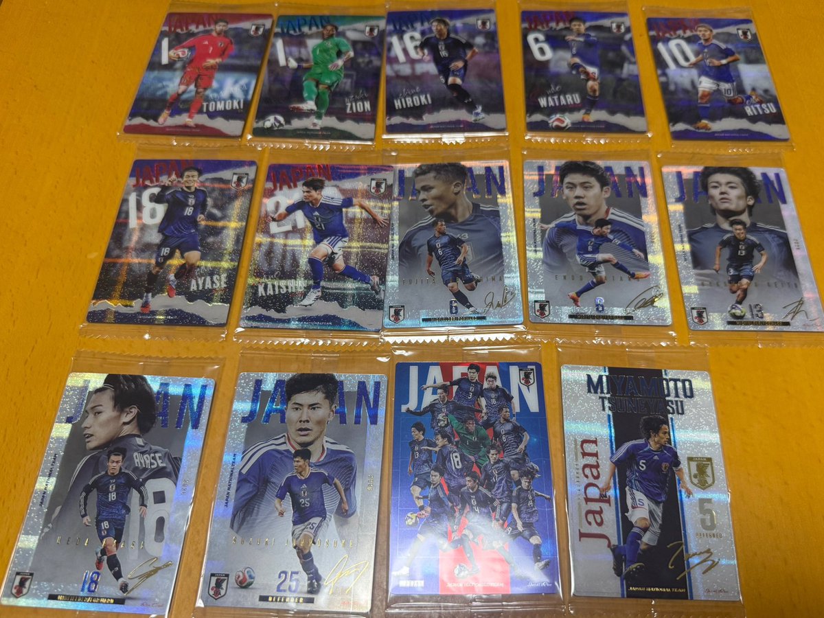 ryuking178's tweet photo. サッカー日本代表 ウエハース 交換

【譲】
N
早川、鈴木彩艶、関根、遠藤、南野、堂安、上田、佐野
R
藤田、遠藤、中村、上田、鈴木淳之介
SR
集合B、宮本

【求】
三笘薫＞N谷口、R田中、板倉

レアとスペシャルレアはレアとの交換のみ

郵送交換希望
よろしくお願いします🙇‍♀️ https://t.co/MpY6RiEwA4