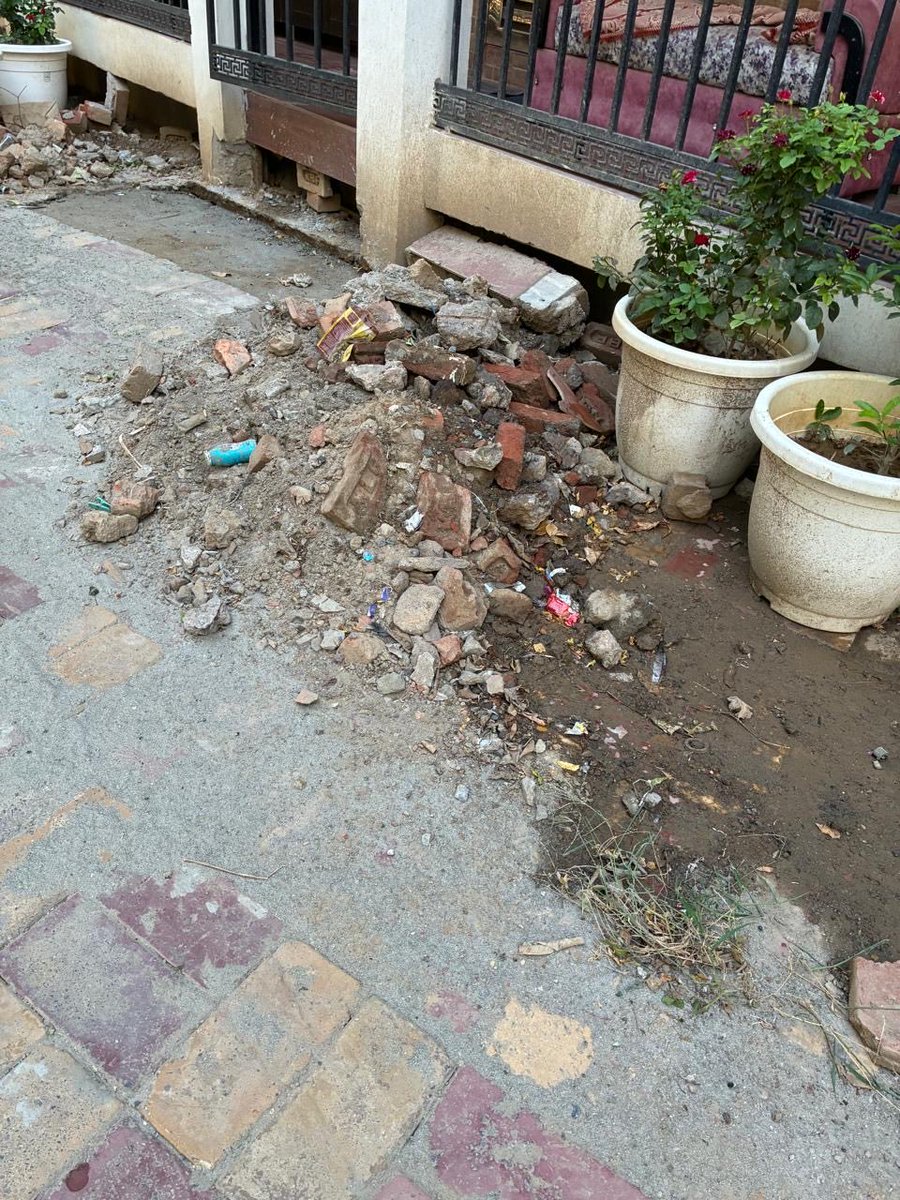rwanarmada's tweet photo. @PMOIndia @CMODelhi @official_dda @LtGovDelhi  
Residents of Narmada Apartments,Vasant Kunj are facing serious inconvenience due to construction debris, excavated soil, and malba left behind by a DDA contractor long aftercompletion of the work.#Delhi #VasantKunj #SwachhBharat https://t.co/fuWOGFnUBO